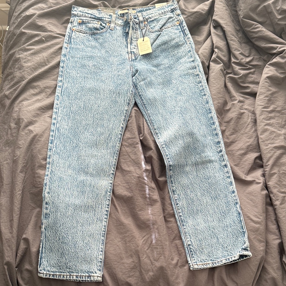 Levi’s Wedgie Straight Light Wash Jeans NWT